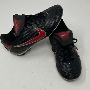 Nike Kids Soccer Cleats 359616‑064 Black Red | Size 13.5C | FG Molded Studs